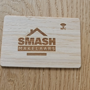 houten nfc visitekaartje gepersonaliseerd